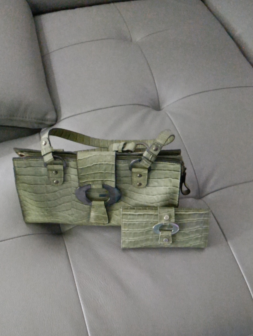 NEW Guess Light Green Croc-Embossed Wallet and Handbag Set - NWOT - Picture 2 of 4